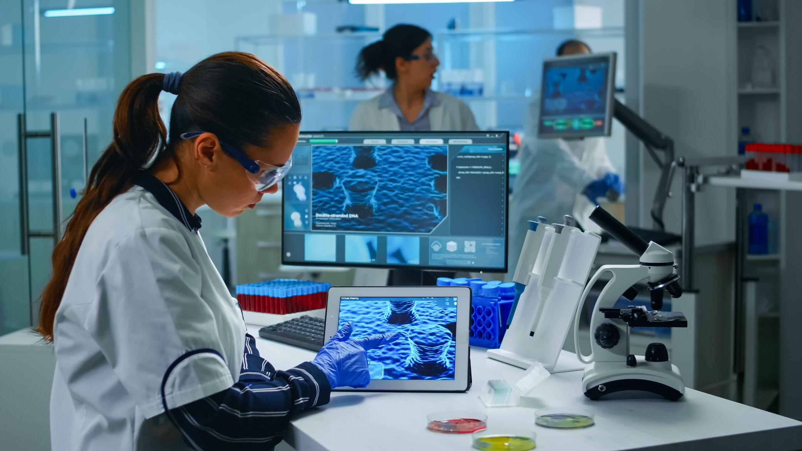Specialist analyzing biomedical images to support AI sourcing.
